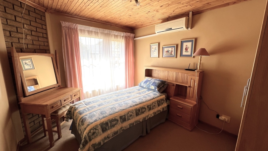 4 Bedroom Property for Sale in Langenhovenpark Free State